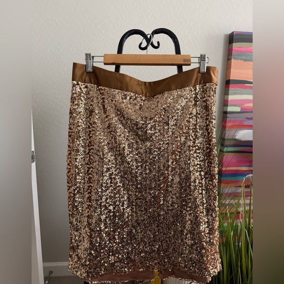 Gold Sequined Skirt - Picture 3 of 4